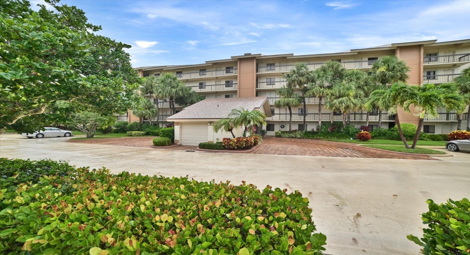 701 Seafarer Circle Unit 202, Jupiter, Florida 33477, 2 Bedrooms Bedrooms, ,2 BathroomsBathrooms,Condominium,For Sale,Seafarer,2,RX-10996839