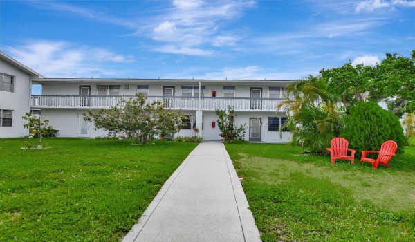 267 Farnham L, Deerfield Beach, Florida 33442, 2 Bedrooms Bedrooms, ,1 BathroomBathrooms,Condominium,For Sale,Farnham L,1,RX-10998792