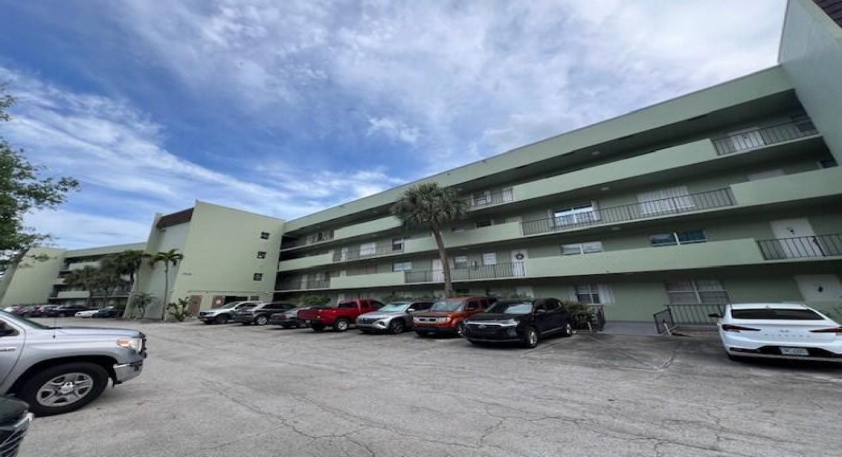 1638 Embassy Drive Unit 404, West Palm Beach, Florida 33401, 2 Bedrooms Bedrooms, ,2 BathroomsBathrooms,Residential Lease,For Rent,Embassy,4,RX-10998992