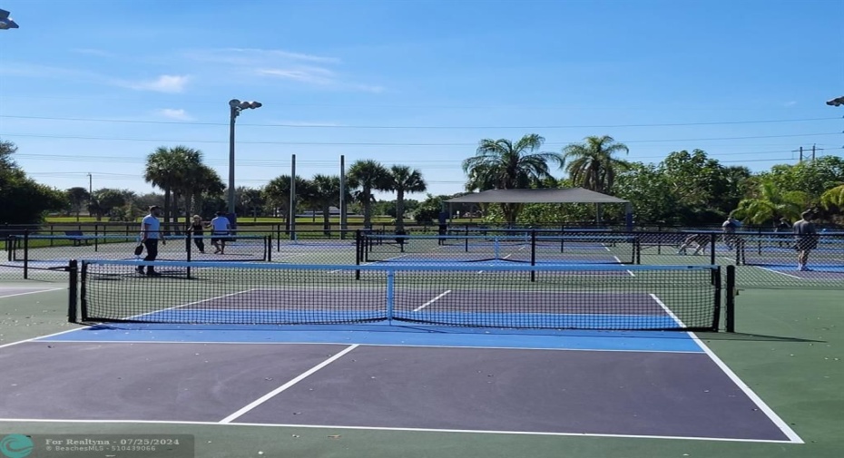 pickleball courts close by