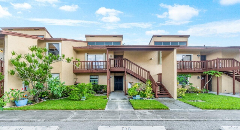 608 Lakeview Drive, Royal Palm Beach, Florida 33411, 2 Bedrooms Bedrooms, ,2 BathroomsBathrooms,Residential Lease,For Rent,Lakeview,2,RX-10999241