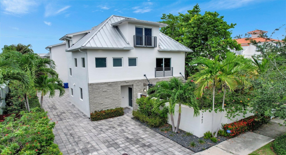 1407 NE 4th Place, Fort Lauderdale, Florida 33301, 4 Bedrooms Bedrooms, ,3 BathroomsBathrooms,Residential Lease,For Rent,4th,RX-10999310