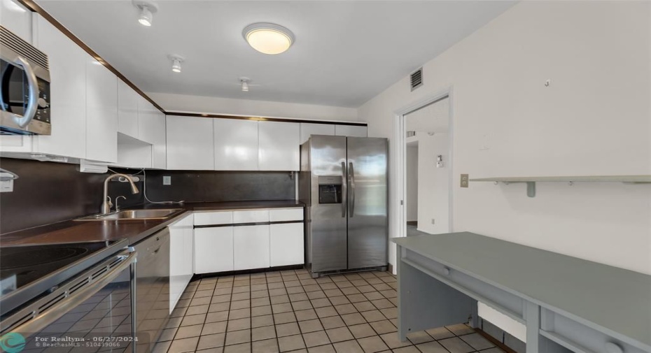 Great cabinet space offered in kitchen with stainless steel appliances