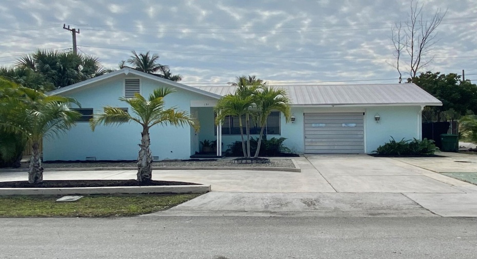 131 E 30th Street, Riviera Beach, Florida 33404, 2 Bedrooms Bedrooms, ,1 BathroomBathrooms,Residential Lease,For Rent,30th,1,RX-10999494