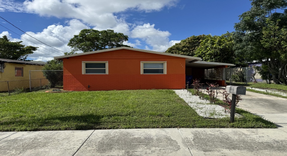 1281 W 35th Street, Riviera Beach, Florida 33404, 2 Bedrooms Bedrooms, ,1 BathroomBathrooms,Residential Lease,For Rent,35th,RX-10999610