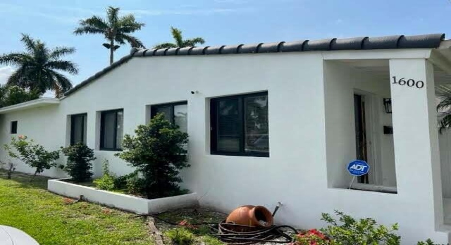 1600 Mayo Street, Hollywood, Florida 33020, 3 Bedrooms Bedrooms, ,3 BathroomsBathrooms,Single Family,For Sale,Mayo,RX-10999634