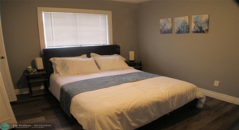 UNIT A SECOND BEDROOM FURNISHED WITH BED, BEDDING AND SIDE TABLES