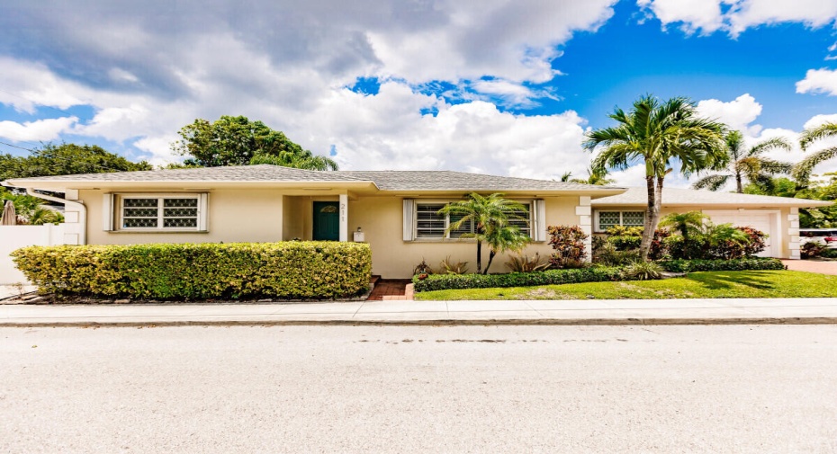 211 4th Avenue, Lake Worth Beach, Florida 33460, 3 Bedrooms Bedrooms, ,2 BathroomsBathrooms,Single Family,For Sale,4th,RX-10999687