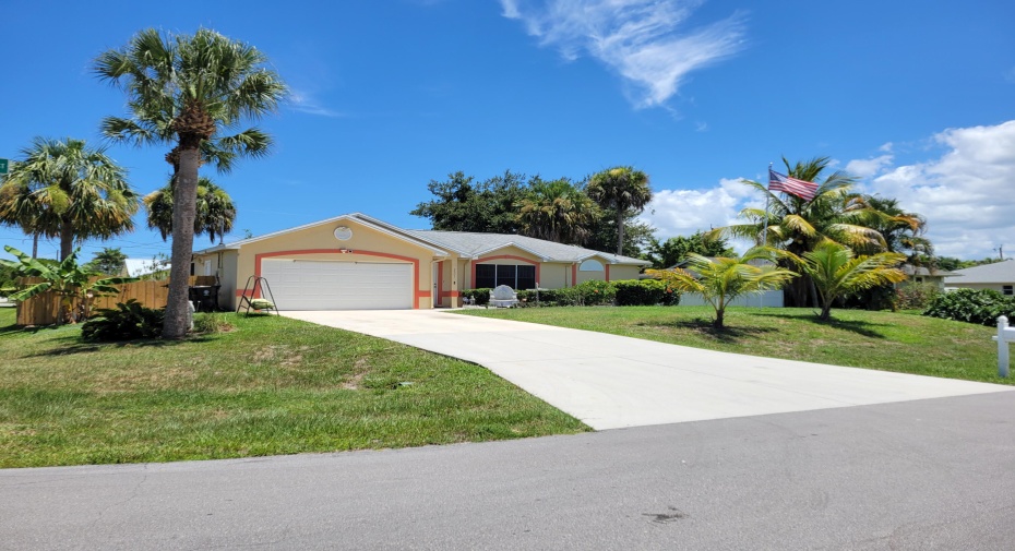 2501 SW Dawn Street, Port Saint Lucie, Florida 34953, 3 Bedrooms Bedrooms, ,2 BathroomsBathrooms,Single Family,For Sale,Dawn,RX-10999846