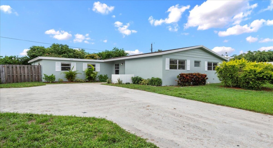 1090 W Woodcrest Road, West Palm Beach, Florida 33417, 4 Bedrooms Bedrooms, ,2 BathroomsBathrooms,Single Family,For Sale,Woodcrest,RX-10999855