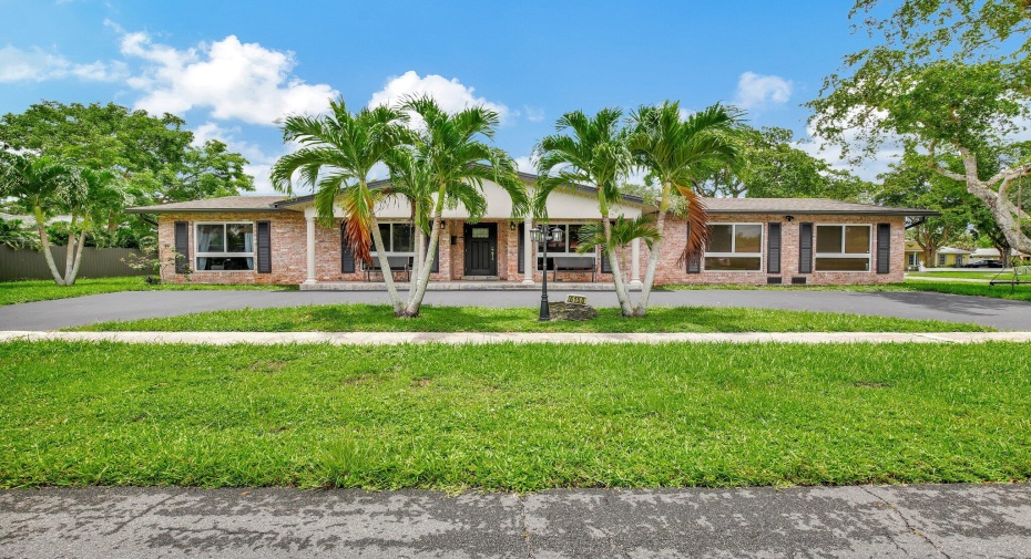 6150 SW 7th Street, Plantation, Florida 33317, 5 Bedrooms Bedrooms, ,4 BathroomsBathrooms,Residential Lease,For Rent,7th,RX-10999876
