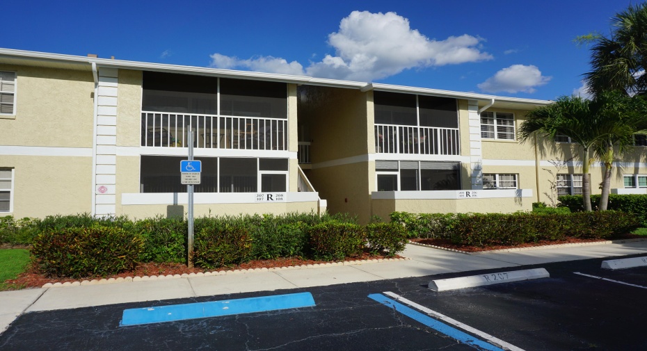 1558 SE Royal Green Circle Unit 106, Port Saint Lucie, Florida 34952, 2 Bedrooms Bedrooms, ,2 BathroomsBathrooms,Residential Lease,For Rent,Royal Green,1,RX-10999942