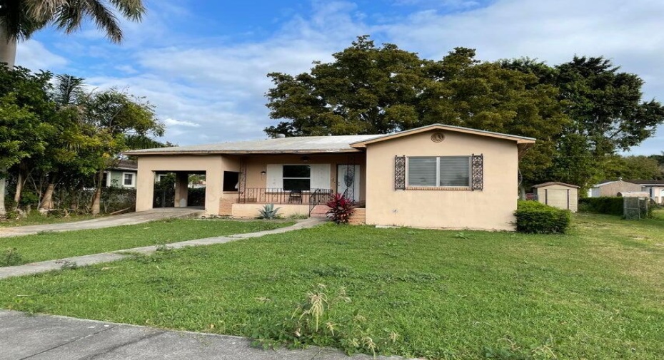148 S Flame Avenue, Pahokee, Florida 33476, 3 Bedrooms Bedrooms, ,2 BathroomsBathrooms,Single Family,For Sale,Flame,RX-10999982