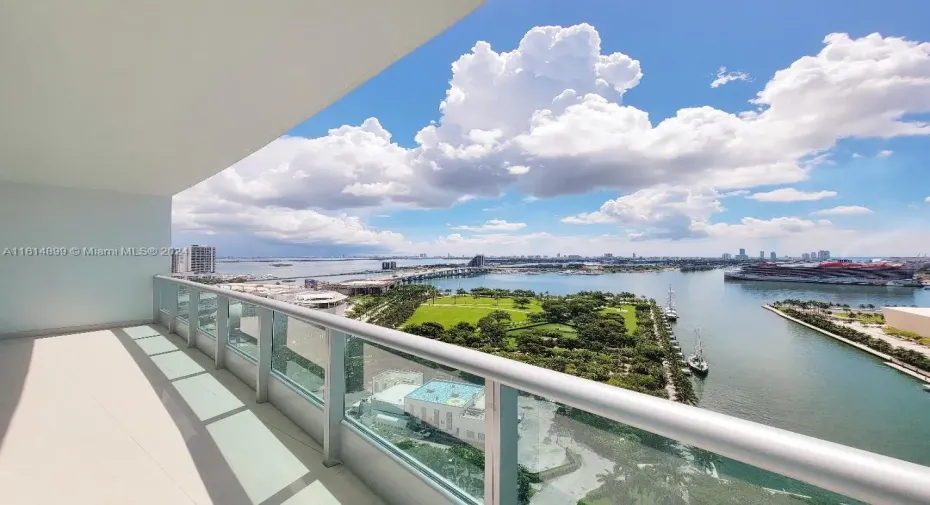 Direct bay views from every angle of the condo!