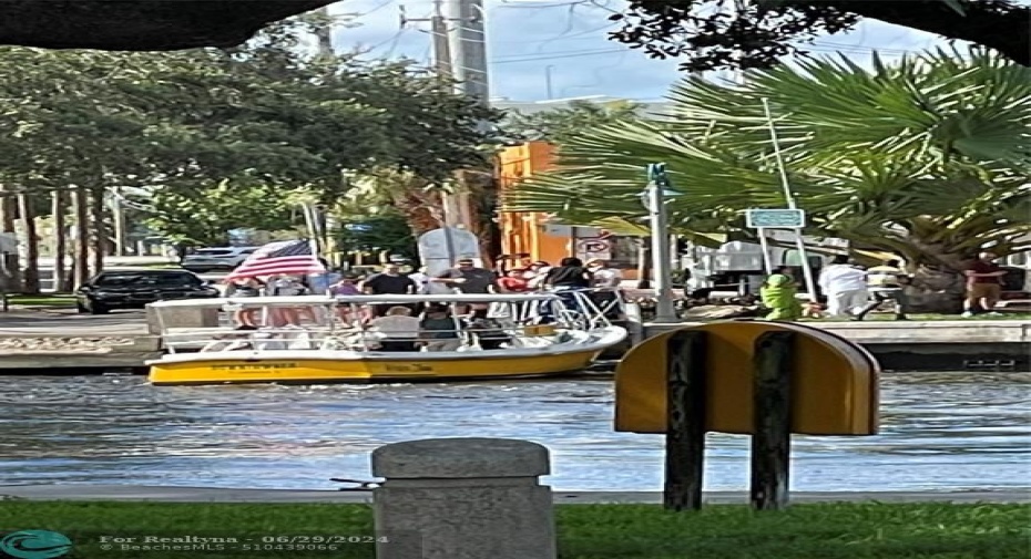 Free water trolley to Las Olas and up & down the river.