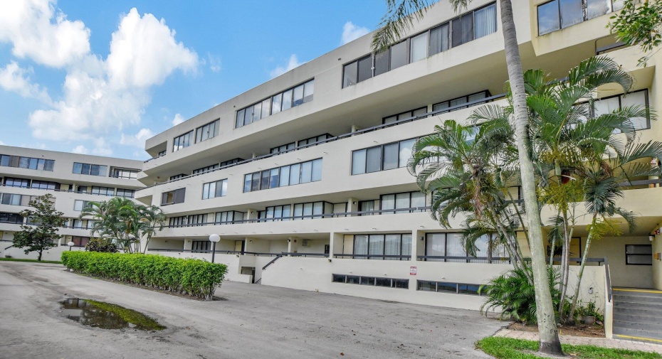 1401 S Federal Highway Unit 204, Boca Raton, Florida 33432, 2 Bedrooms Bedrooms, ,2 BathroomsBathrooms,Condominium,For Sale,Federal,2,RX-10996865