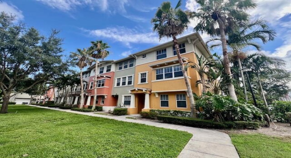 1727 San Benito Way Unit 8, West Palm Beach, Florida 33401, 4 Bedrooms Bedrooms, ,3 BathroomsBathrooms,Residential Lease,For Rent,San Benito,RX-11000207