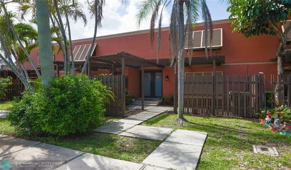Pembroke Lakes Townhome will go fast!