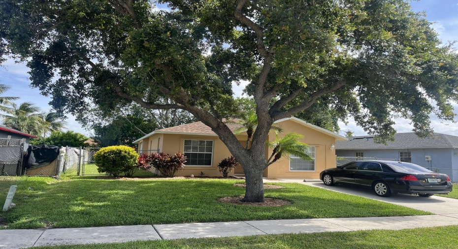 2625 W 28th Street, Riviera Beach, Florida 33404, 3 Bedrooms Bedrooms, ,1 BathroomBathrooms,Single Family,For Sale,28th,RX-10987681