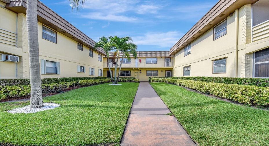 192 Saxony D, Delray Beach, Florida 33446, 2 Bedrooms Bedrooms, ,2 BathroomsBathrooms,Condominium,For Sale,Saxony D,2,RX-11000437