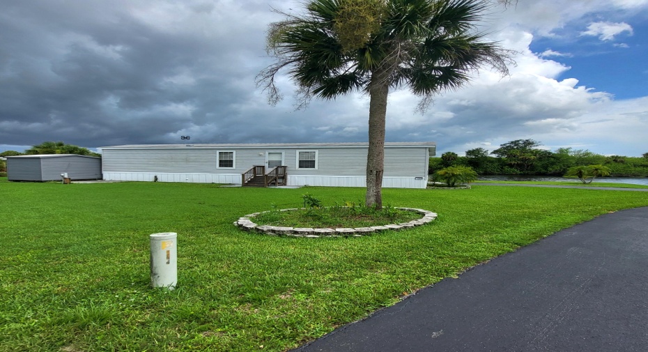 1339 Old Lakeport Road Unit 14, Moore Haven, Florida 33471, 2 Bedrooms Bedrooms, ,2 BathroomsBathrooms,A,For Sale,Old Lakeport,RX-11000603