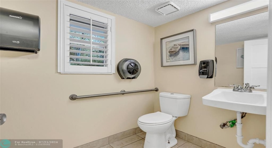 1225 - Bathroom #2