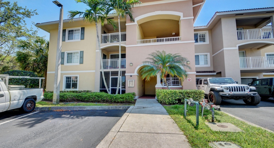 6530 Emerald Dunes Drive Unit 201, West Palm Beach, Florida 33411, 2 Bedrooms Bedrooms, ,2 BathroomsBathrooms,Residential Lease,For Rent,Emerald Dunes,2,RX-11000850