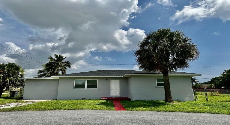 459 Silver Beach Road, Lake Park, Florida 33403, 3 Bedrooms Bedrooms, ,2 BathroomsBathrooms,Residential Lease,For Rent,Silver Beach,RX-11000978