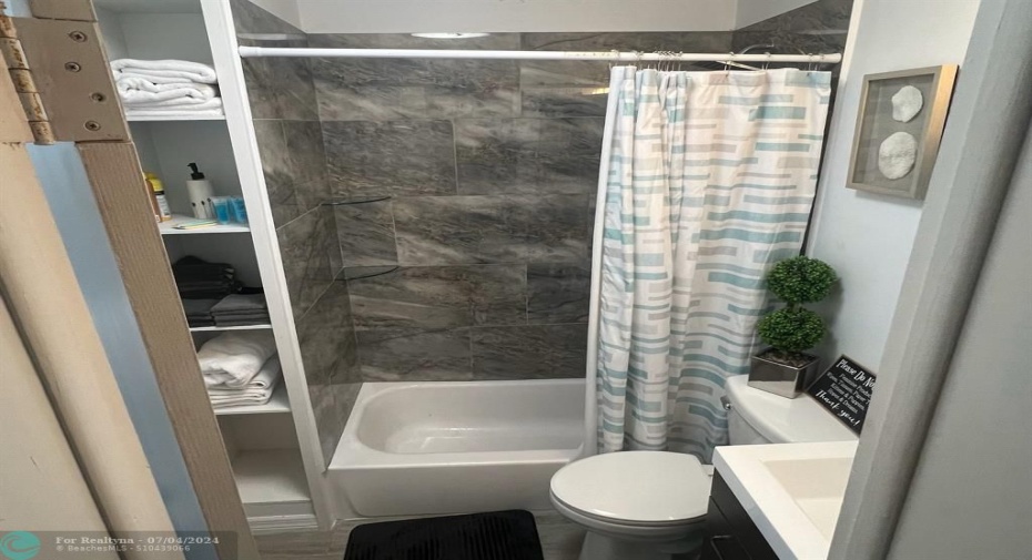 BATHROOM UNIT 2