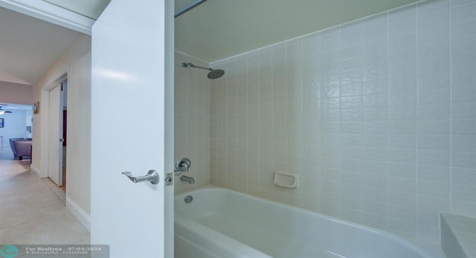 Guest bath with combination tub/shower