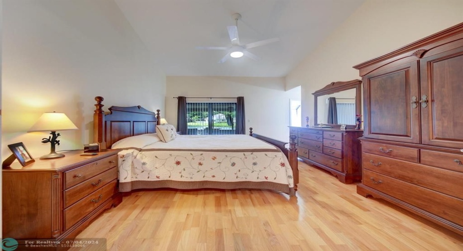 Master suite with vaulted ceilings, wood flooring and best of all Lake view!