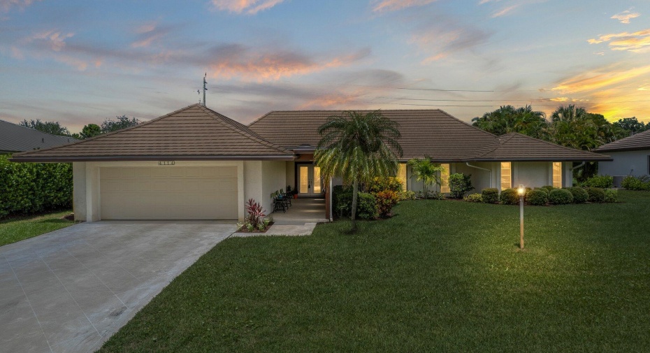 4114 SE Fairway, Stuart, Florida 34997, 3 Bedrooms Bedrooms, ,3 BathroomsBathrooms,Single Family,For Sale,Fairway,RX-10979548