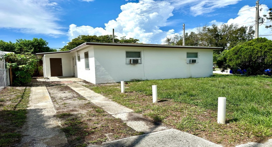 5712 Pinewood Avenue, West Palm Beach, Florida 33407, 2 Bedrooms Bedrooms, ,1 BathroomBathrooms,Residential Lease,For Rent,Pinewood,1,RX-11001448