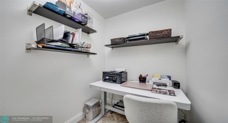 This flex space is between the bathroom and closet, works well as a private office or 2nd walk-in closet