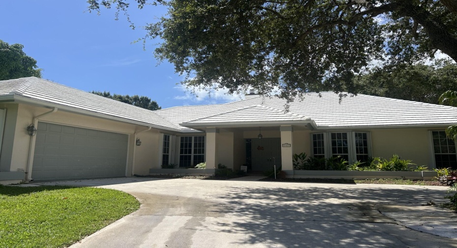 8309 SE Woodcrest Place, Hobe Sound, Florida 33455, 3 Bedrooms Bedrooms, ,3 BathroomsBathrooms,Single Family,For Sale,Woodcrest,RX-11001700