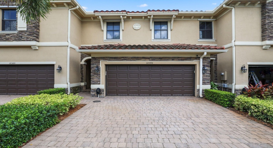 12370 N Village Circle, Davie, Florida 33325, 3 Bedrooms Bedrooms, ,2 BathroomsBathrooms,Townhouse,For Sale,Village,RX-11001975