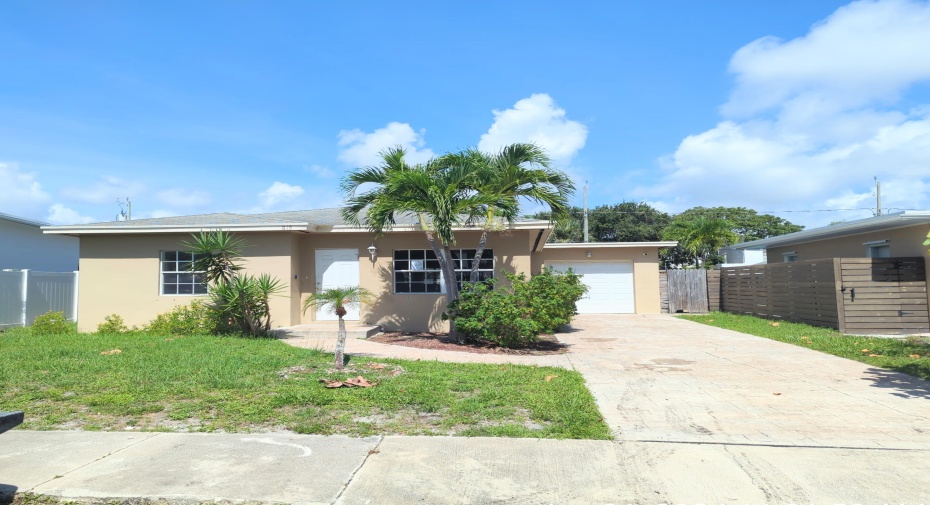 815 N Ocean Breeze, Lake Worth Beach, Florida 33460, 2 Bedrooms Bedrooms, ,2 BathroomsBathrooms,Single Family,For Sale,Ocean Breeze,RX-11002060