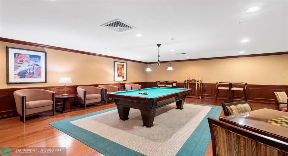 Lounge with billiard table