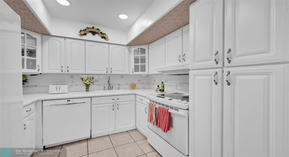 White appliance match the room and double pantry