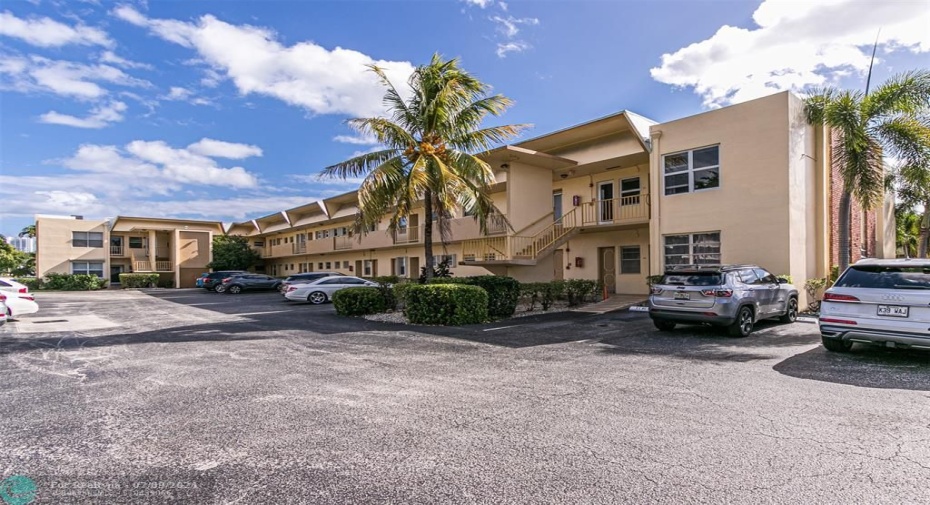 Building front , Top floor unit - Elevator.