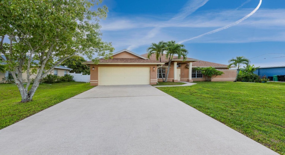 1781 SW Finch Lane, Port Saint Lucie, Florida 34953, 4 Bedrooms Bedrooms, ,2 BathroomsBathrooms,Single Family,For Sale,Finch,RX-11002414