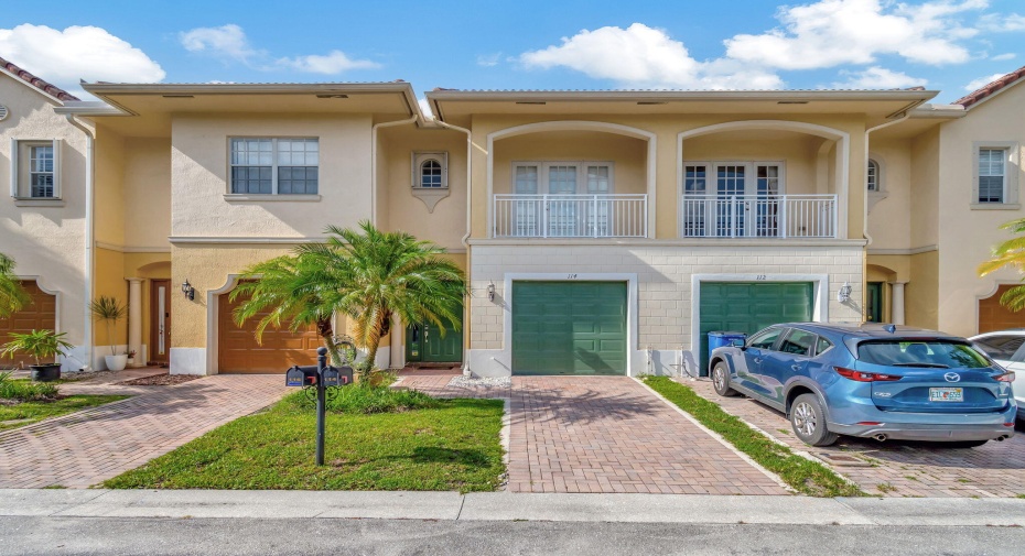 114 Via Aurelia, Royal Palm Beach, Florida 33411, 2 Bedrooms Bedrooms, ,2 BathroomsBathrooms,Townhouse,For Sale,Via Aurelia,RX-11002511