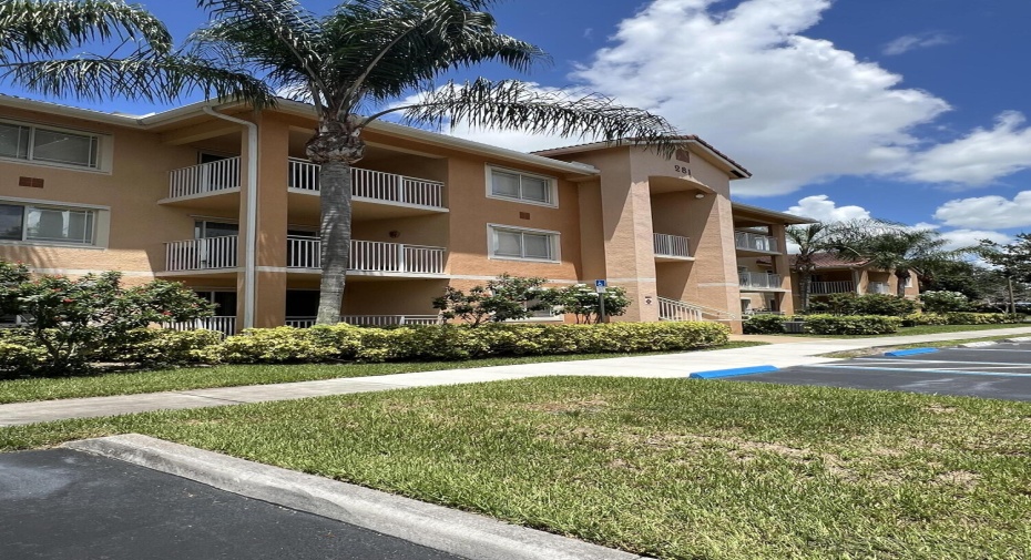 281 SW Palm Drive Unit 201, Port Saint Lucie, Florida 34986, 2 Bedrooms Bedrooms, ,2 BathroomsBathrooms,Residential Lease,For Rent,Palm,2,RX-11002635