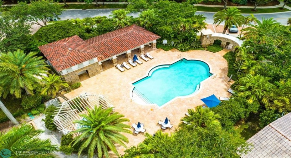 Caseras Private Pool Area