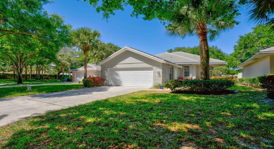 2027 Bedford Drive, Palm Beach Gardens, Florida 33403, 3 Bedrooms Bedrooms, ,2 BathroomsBathrooms,Single Family,For Sale,Bedford,RX-11000535