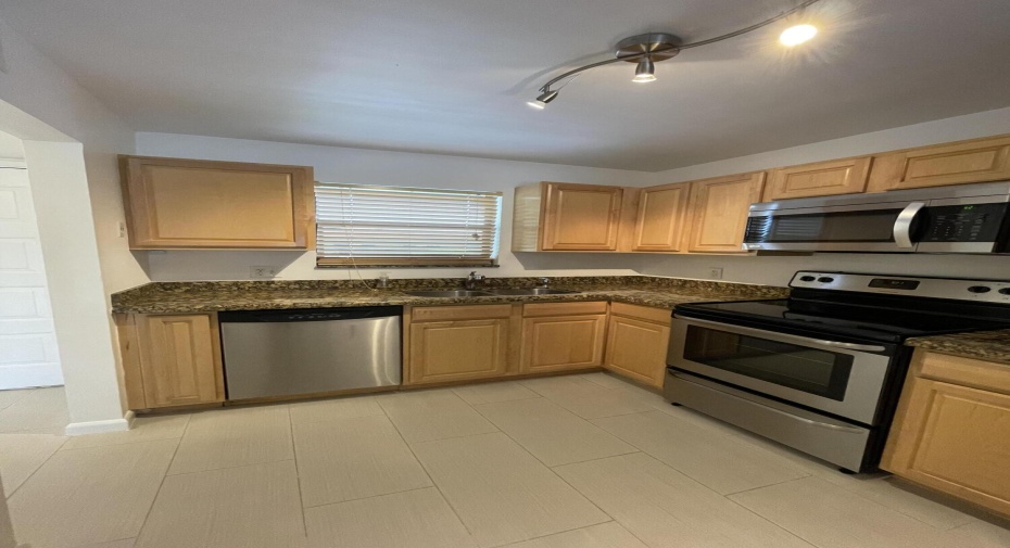 21900 Lake Forest Circle Unit 206, Boca Raton, Florida 33433, 2 Bedrooms Bedrooms, ,2 BathroomsBathrooms,Residential Lease,For Rent,Lake Forest,2,RX-11002726