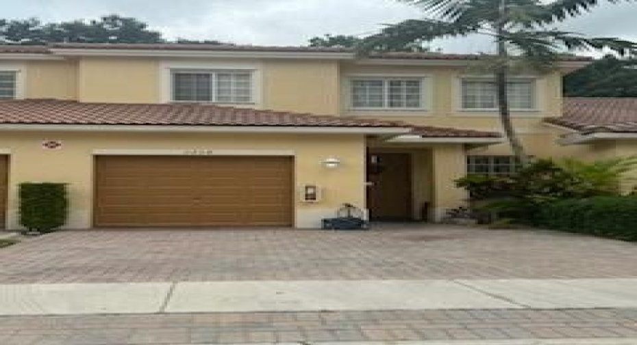 3258 NW 31st Terrace, Oakland Park, Florida 33309, 3 Bedrooms Bedrooms, ,2 BathroomsBathrooms,Townhouse,For Sale,31st,RX-11002845