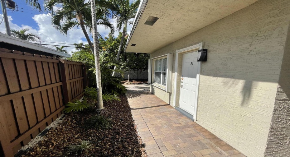 1021 N Victoria Park Road Unit 5, Fort Lauderdale, Florida 33304, ,1 BathroomBathrooms,Residential Lease,For Rent,Victoria Park,1,RX-11002944