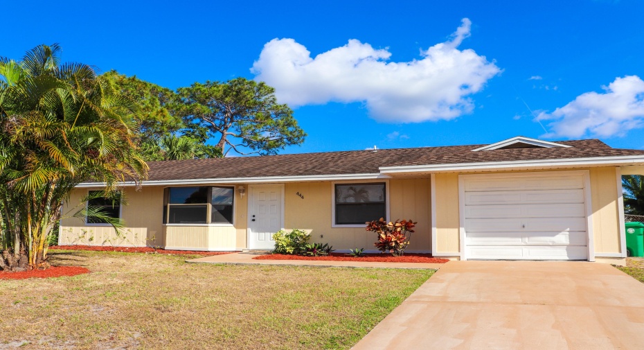 444 SW Meadow Terrace, Port Saint Lucie, Florida 34953, 3 Bedrooms Bedrooms, ,2 BathroomsBathrooms,Single Family,For Sale,Meadow,RX-10986446