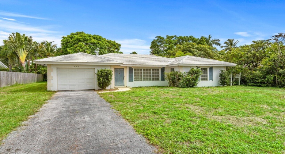 501 Lake Drive, Delray Beach, Florida 33444, 2 Bedrooms Bedrooms, ,2 BathroomsBathrooms,Single Family,For Sale,Lake,RX-11003298